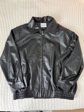 NWOT Oversized Black Faux Leather Zip Jacket